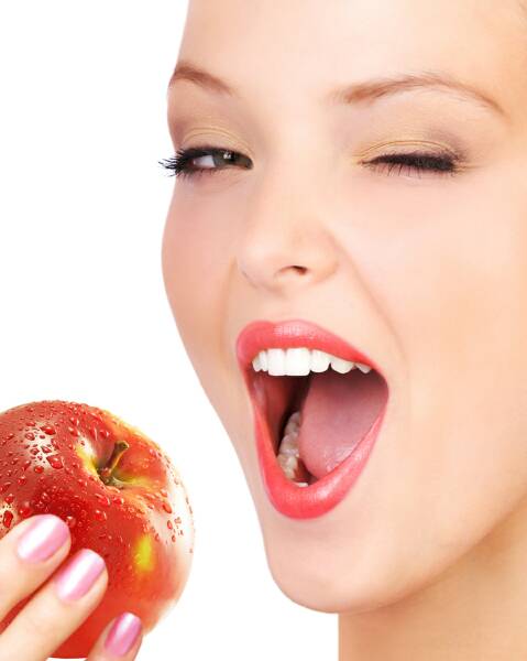 Woman-Eating-Apple1